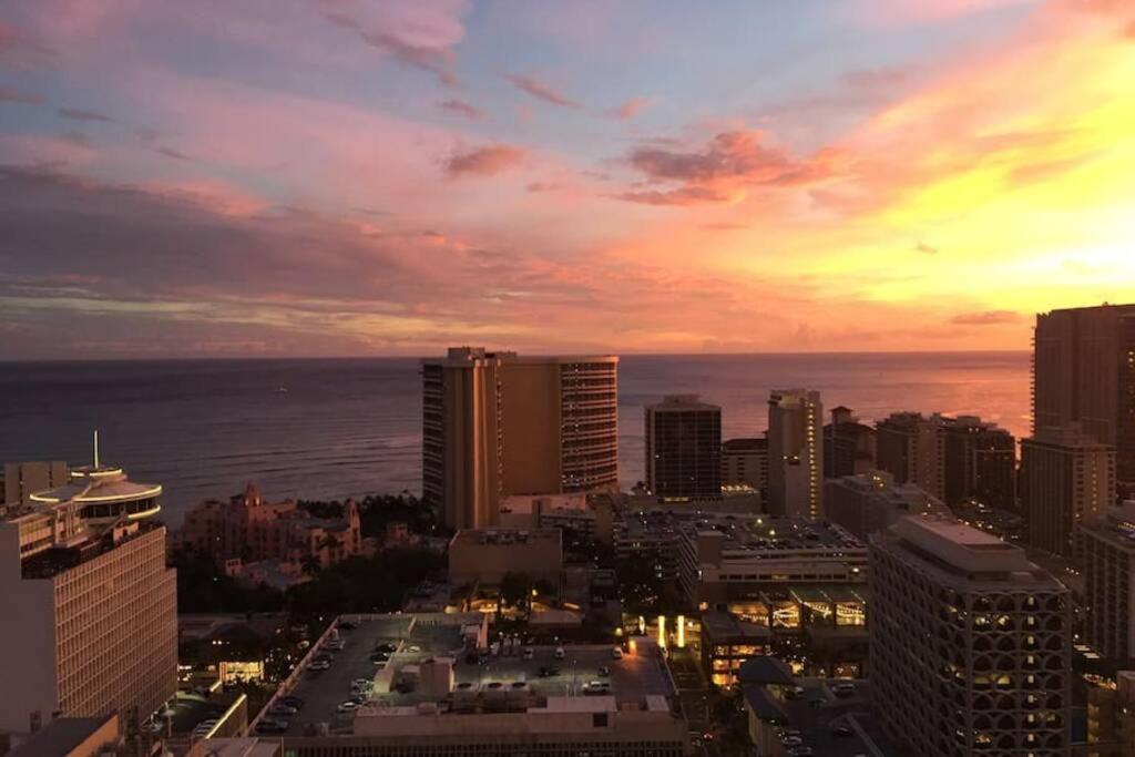 Apartamento Royal Kuhio Penthouse With Ocean View On 35th Floor *