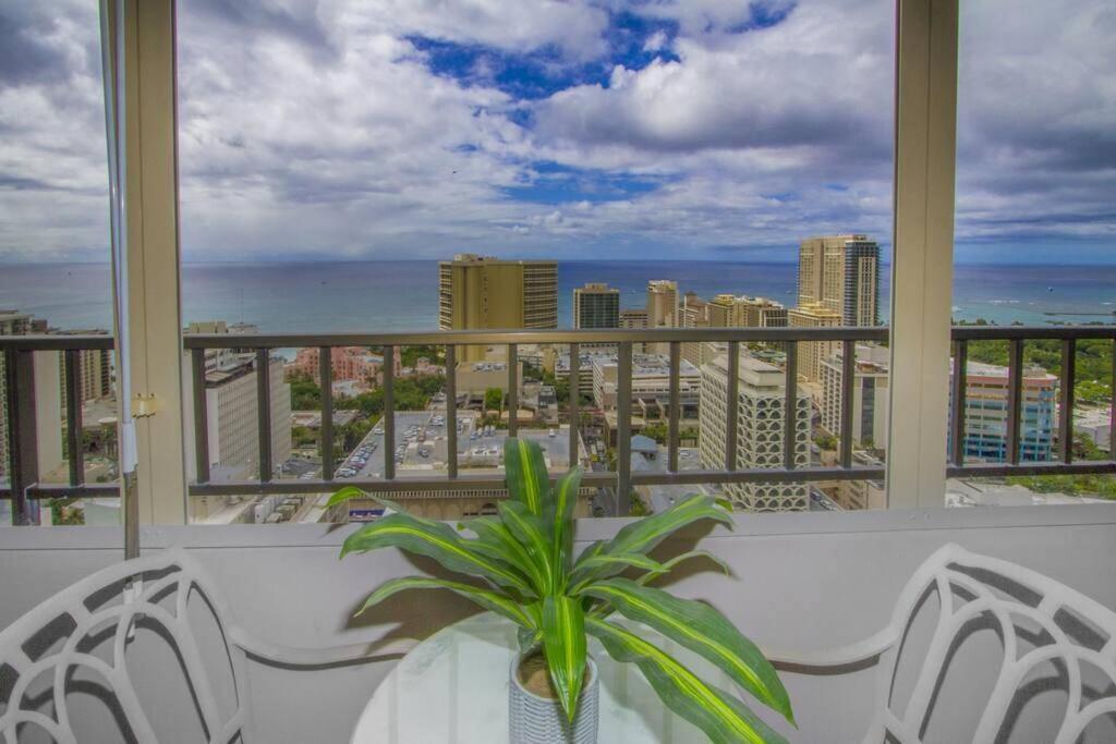 Apartamento Royal Kuhio Penthouse With Ocean View On 35th Floor *